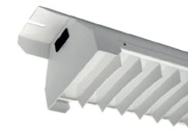 Трехполюсный разъем (типа мама) со сквозной проводкой устанавливается с обоих сторон модульного светильника для светодиодного торгового освещения серии Blade WHT LED