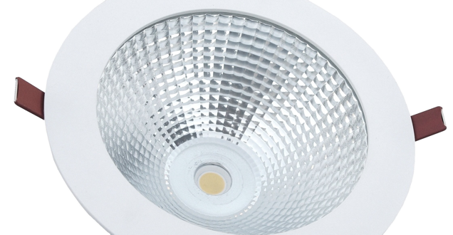 AURIGA LED светодиодные downlight-светильники имеют фасетный алюминиевый отражатель и прозрачное защитное стекло.